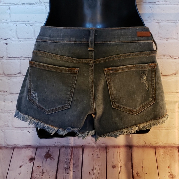 Jean Peak~a~Boo Shorts! - Picture 4 of 5